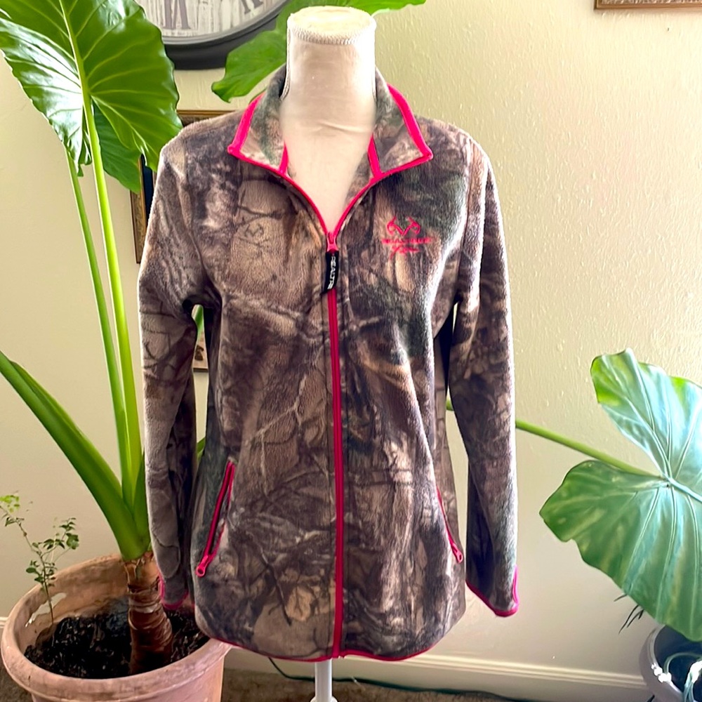 Real tree lightly worn Camo and hot pink jacket! Zips!